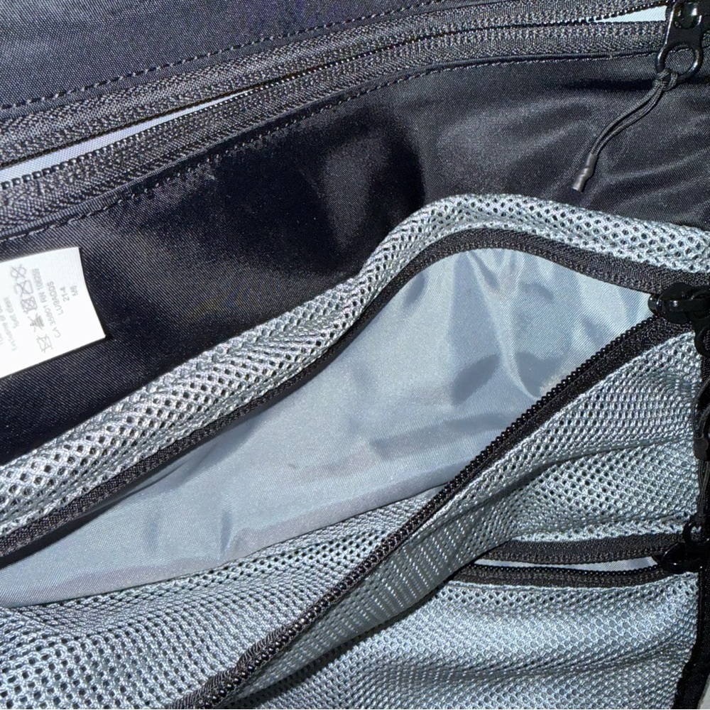 Lululemon Roll Up Travel Kit - Picture 6 of 15
